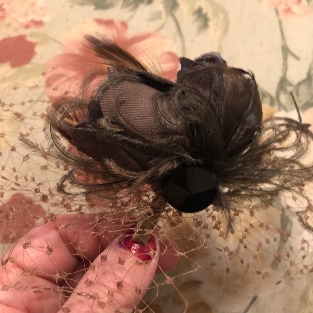 Brown hair pin with mesh